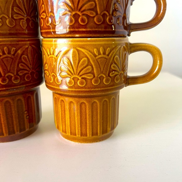 4 VTG Embossed Mid
Century Modern Ceramic Glazed
Stacking Mugs Japan
Brown Gold - Picture 2 of 9